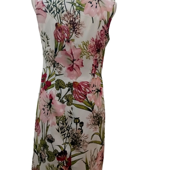 AGB flower print dress with white background. S (6) - Picture 3 of 4